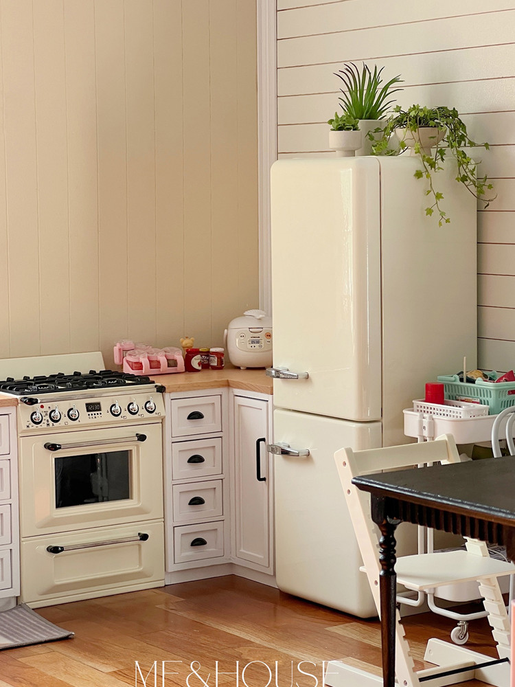 ドールハウスモデル家具アクセサリー、ライト付き金属冷蔵庫、キ - Kitchen Queen のレビューと価格